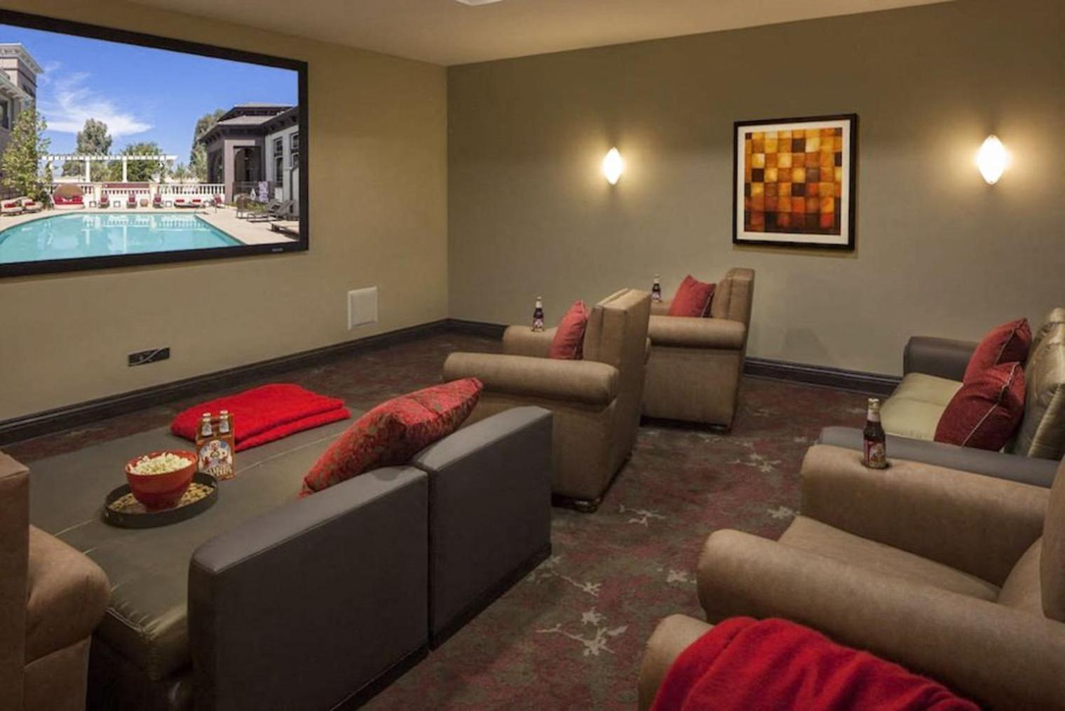 Woodland Hills 2br W Pool Gym Nr Warner Center Lax-714 *