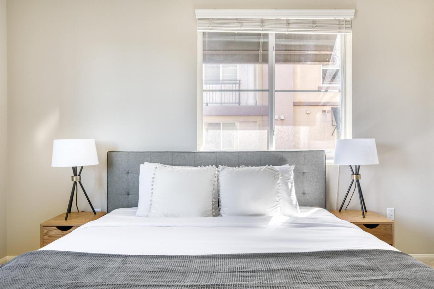Apartment Woodland Hills 2br W Pool Gym Nr Warner Center Lax-714 *