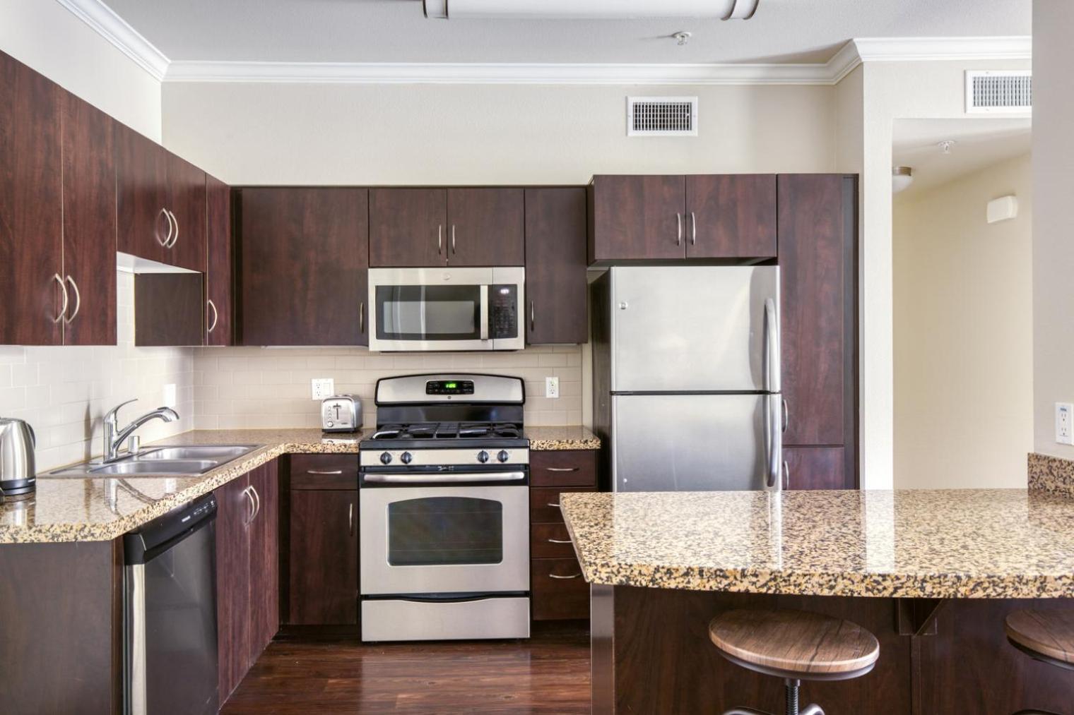 Apartment Woodland Hills 2br W Pool Gym Nr Warner Center Lax-714
